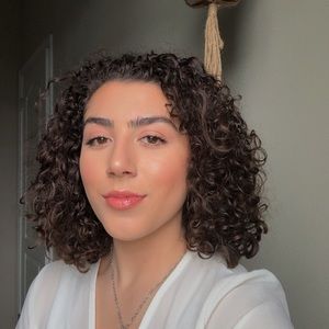 Meet your Posher, Caroline